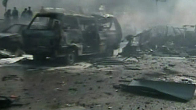 Syria: 32 people killed in car bomb attack 