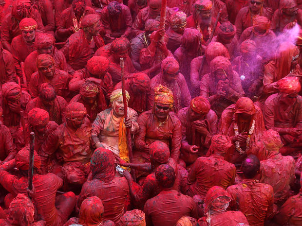 Indian Hindu devotees smeared with colors sing at the Nandagram temple, famous for Lord Krishna and his brother Balram, during Lathmar Holi festival in Nandgaon, India, March 22, 2013. During Lathmar Holi the women of Nandgaon, the hometown of Hindu god K 