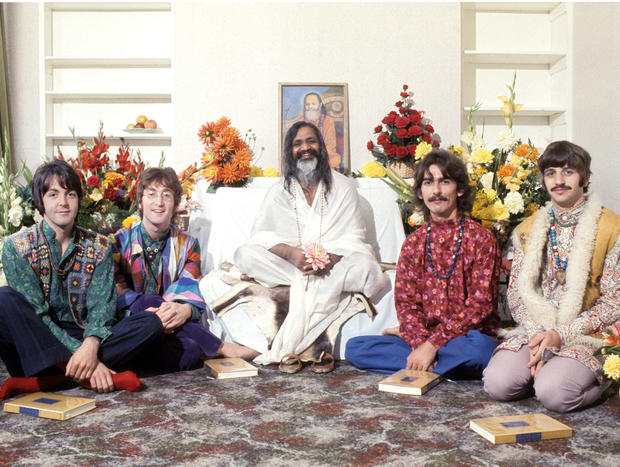 2--1967-Beatles-with-Mahari.jpg 