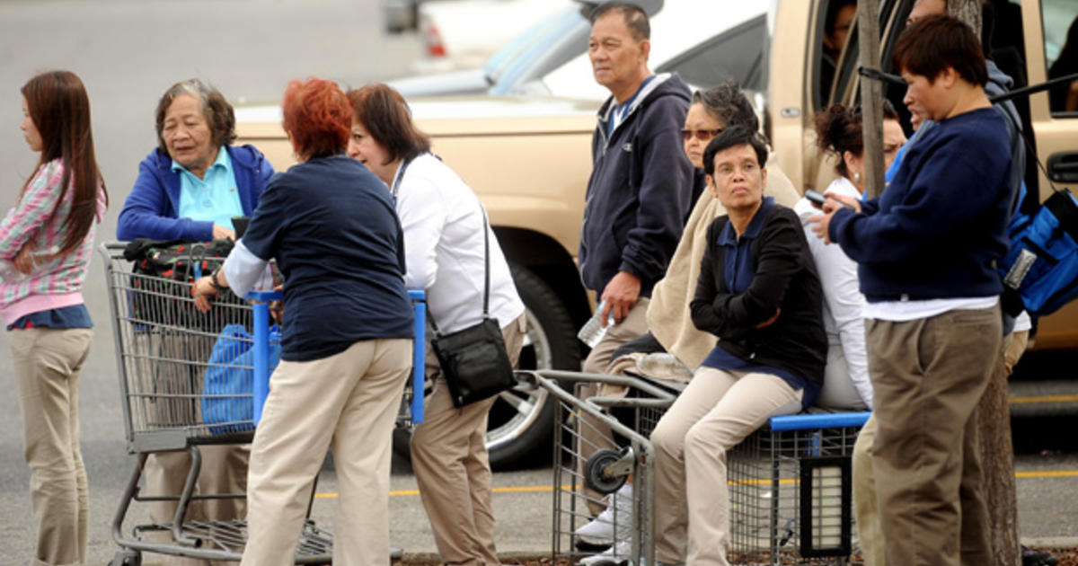 Driver Crashes Into Calif Wal Mart Attacks Customers CBS News   Walmart Attack AP7637620199 