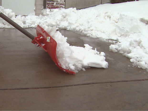 shoveling-snow 