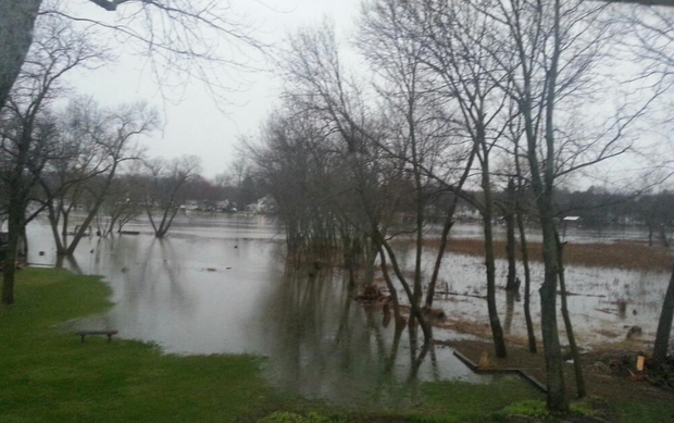 thursday_flooding_fox_river_barrington1.png 