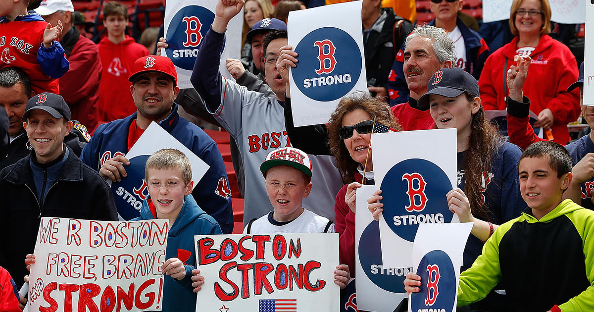 Red Sox remember bombing victims in emotional ceremony