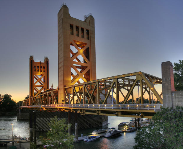 SacramentoTower_Bridge_Sacramento_edit.jpg 