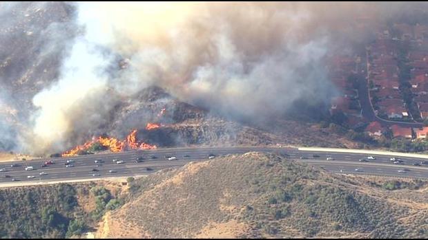 camarillo-fire-freeway-fire.jpg 
