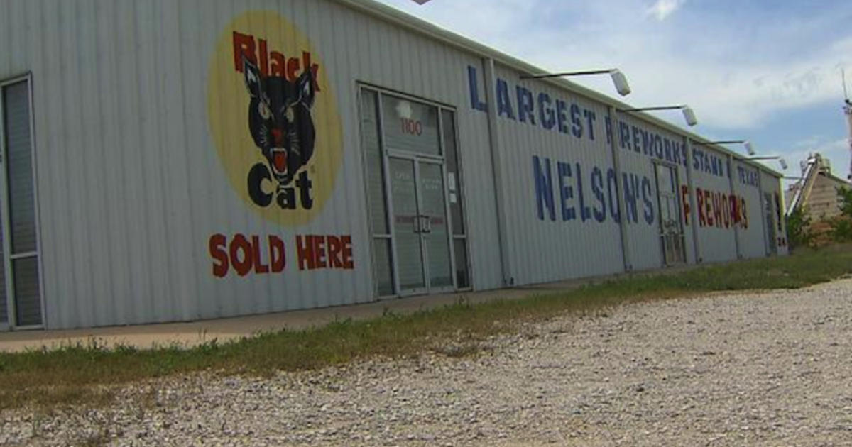 Roanoke Forces Fireworks Business To Close CBS Texas