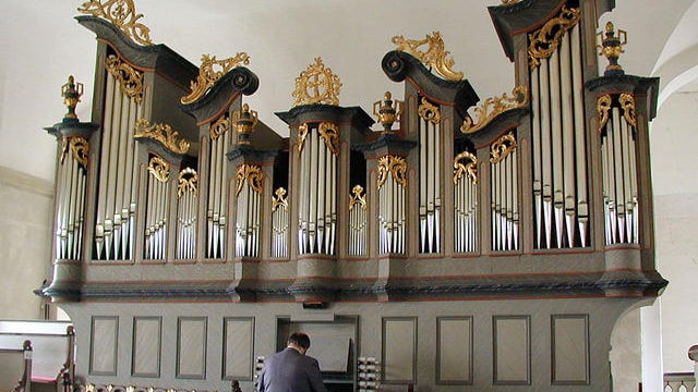church_organ.jpg 