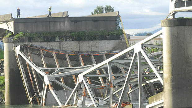 Washington state bridge collapses 