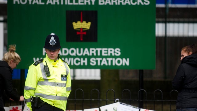 A police officer stands guard outside the Woolwich Barracks in London May 24, 2013, in response to the bloody attack when a British soldier was killed in the nearby street. 