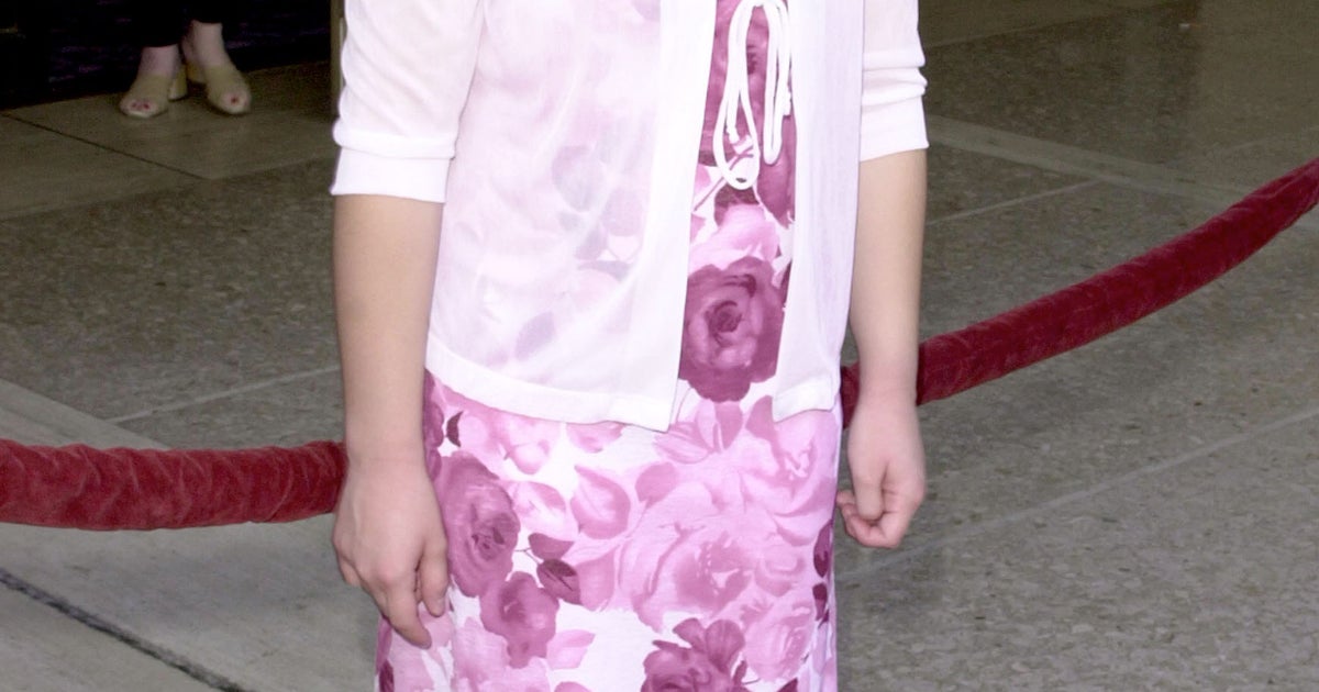 Mara Wilson on why former child stars "go crazy" CBS News