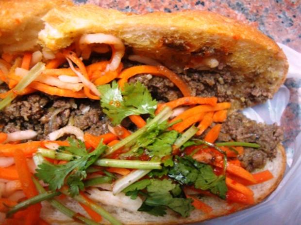Curry Beef Banh Mi From The Paris Sandwich Truck 