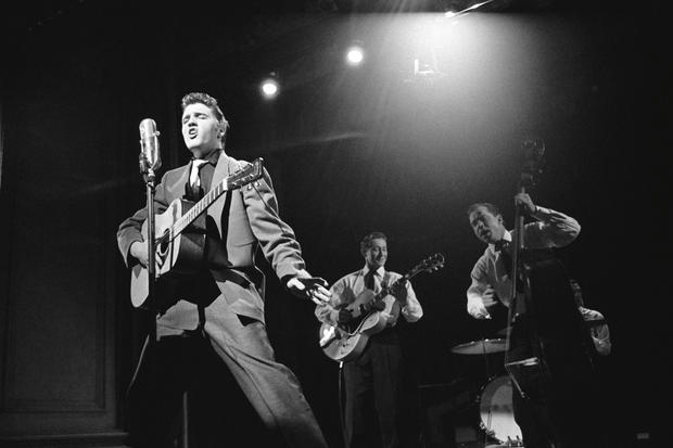 Elvis_stage.jpg 