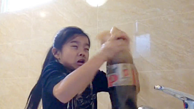 Mentos_Diet_Coke_AsianPrankingSisters.jpg 