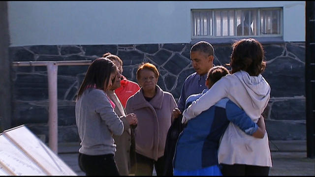 First family visits Mandela prison 