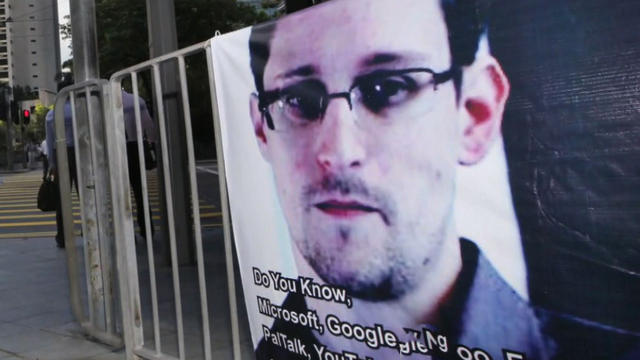 Snowden still confined to Moscow airport 