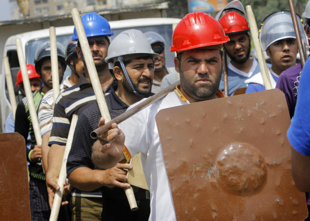 Supporters of Egypt's President Mohammed Morsi train for expected clashes with his opponents 