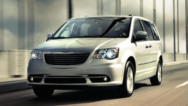 2013-chrysler-town-and-country.jpg 