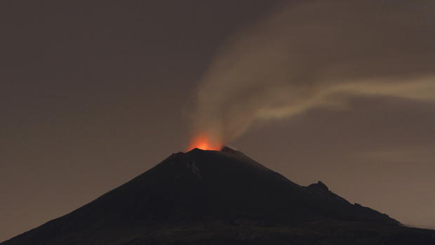 Mexican volcano erupts 