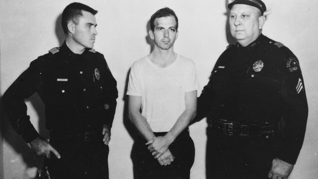 LHO_Oswald_officers.jpg 
