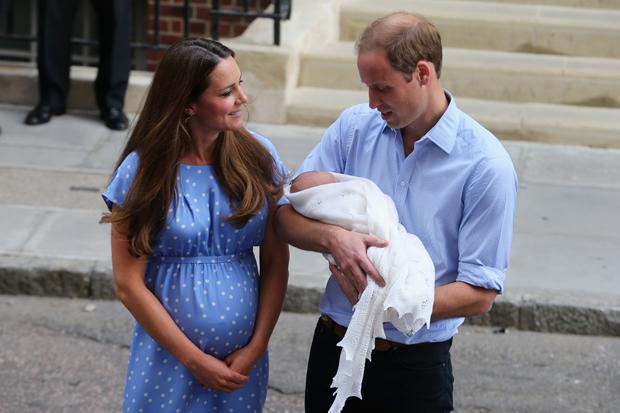 kate-and-william-hold-baby.jpg 