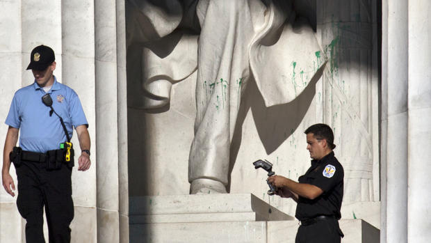 Lincoln Memorial vandalized with green paint 