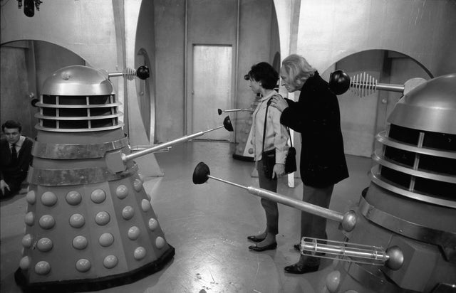 002_dw_cl_0163_daleks-susan-and-first-doctor-in-the-daleks.jpg 