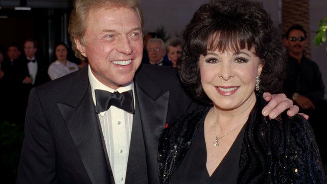 Steve Lawrence and Eydie Gorme arrive at the black-tie gala called "Thanks Frank" honoring Frank Sinatra in Las Vegas on May 30, 1998.  