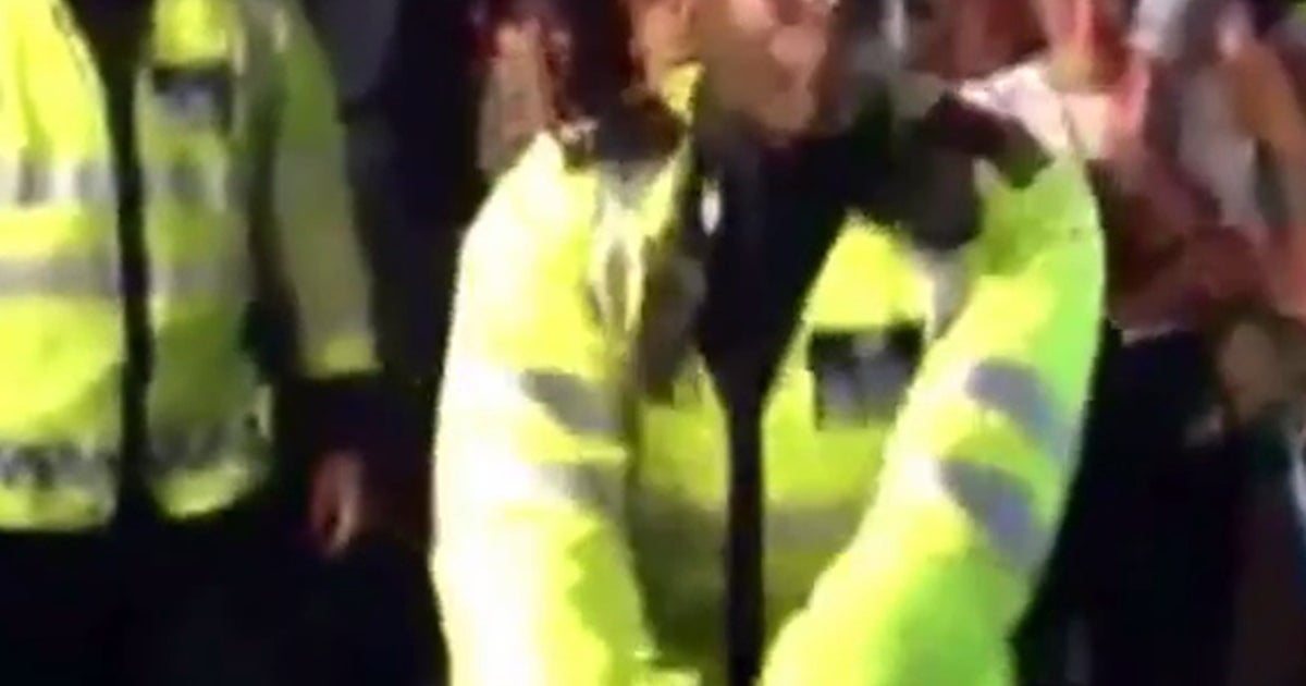 Watch: London cops have dance-off - CBS News
