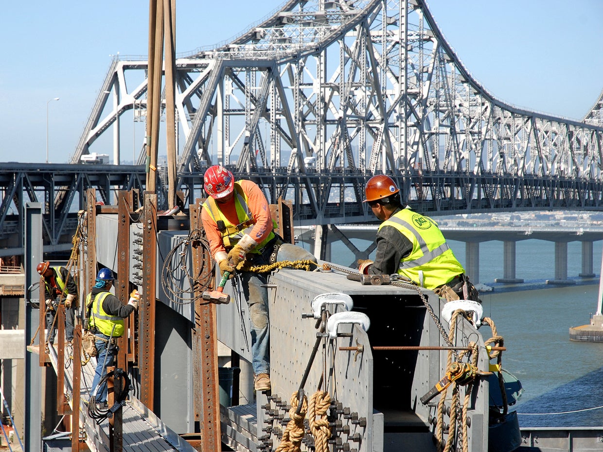 Photographing the labor of bridge builders