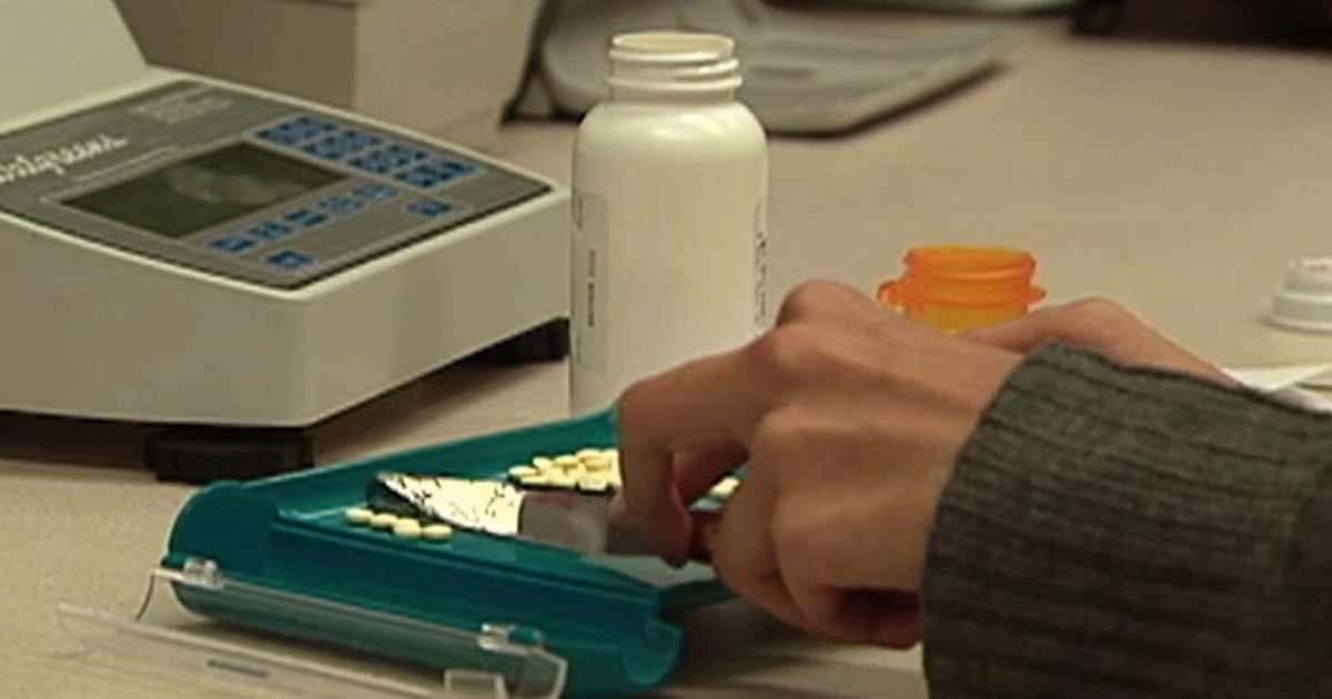 FDA calls for addiction warning labels on prescription pain pills - CBS ...