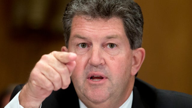 patrick_donahoe_AP431094807329.jpg 