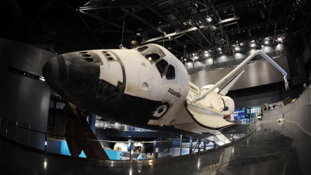 space-shuttle-atlantis.jpg 
