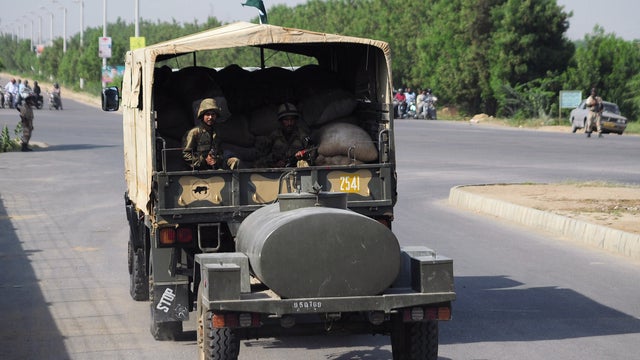 Pakistani troops head from Karachi for areas affected by an earthquake 