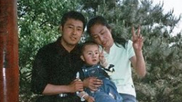 Chinese street vendor Xia Junfeng with his family 