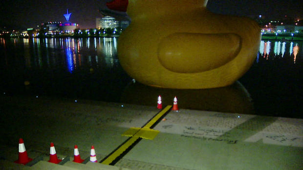 duck sidewalk vandalized 01 