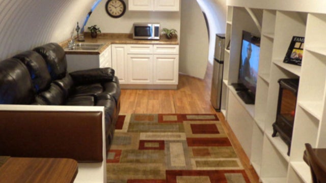 131012-suvival_shelter.jpg 