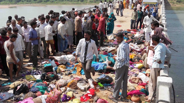 Bodies on a bridge following a stampede outside the Ratangarh Temple in Datia district, India's Madhya Pradesh state 