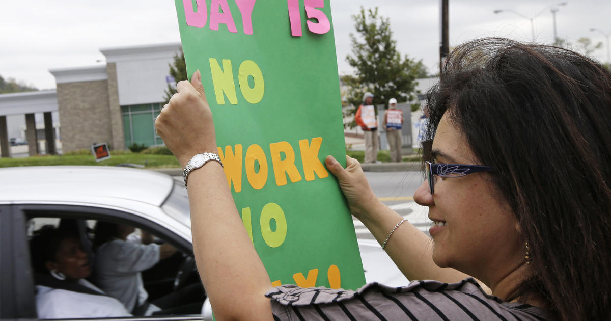 Federal Workers Burned Through Savings During Government Shutdown Cbs News 8716