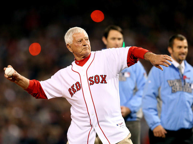Hall of Famer Carl Yastrzemski throws out first pitch to grandson