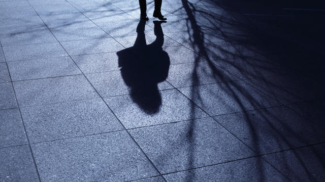 shadow-woman.jpg 