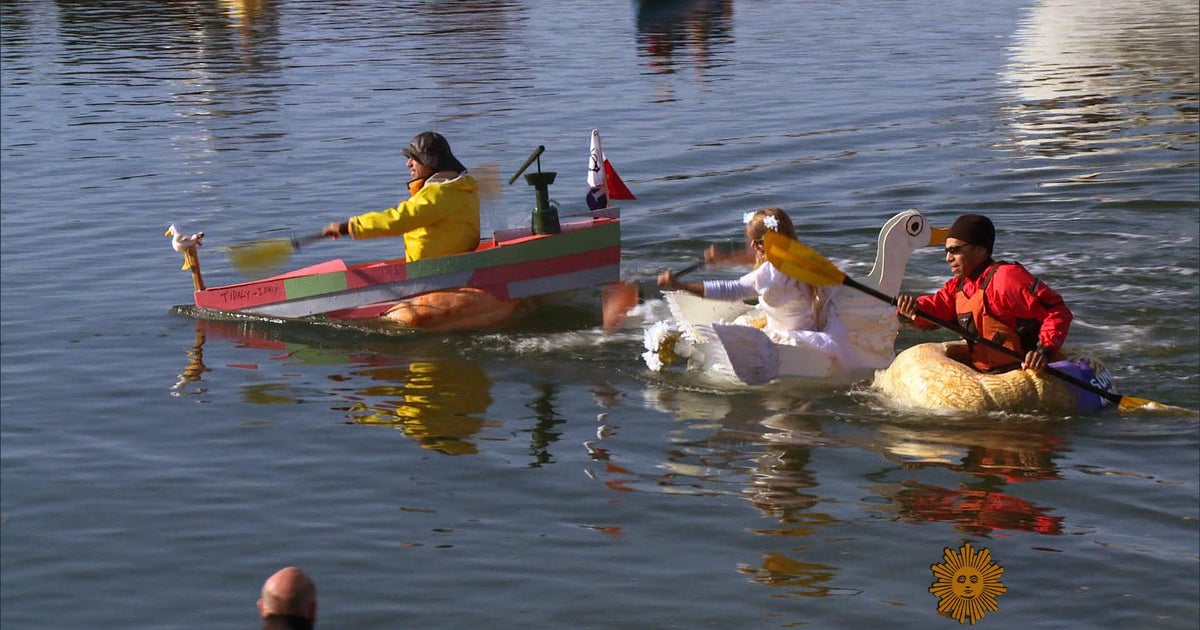 Racing giant pumpkins in Maine - CBS News