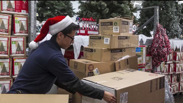 Wal-Mart rolls out online holiday deals early 