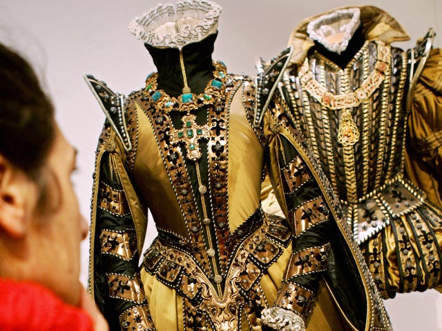 Oscar honors costume designer Piero Tosi