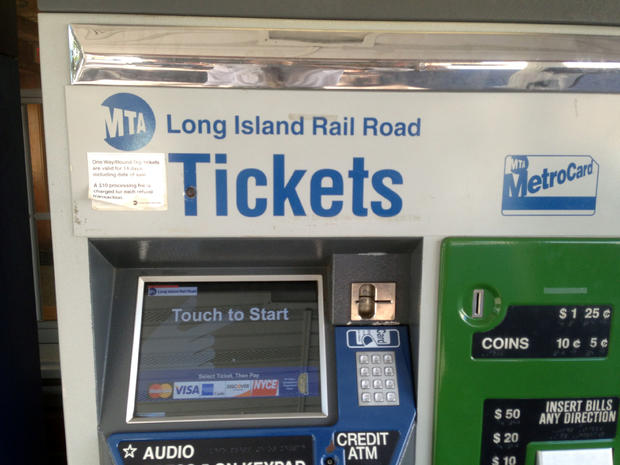 LIRR ticket machine Mineola 