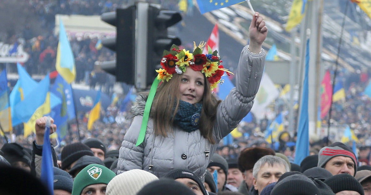 Ukrainian opposition gathers in new mass rally - CBS News