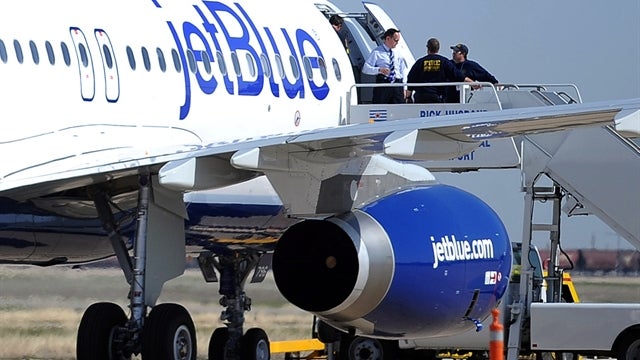 jetblue_flight_disrupted_AP120327029837_fullwidth_640x360_2217837336.jpg 