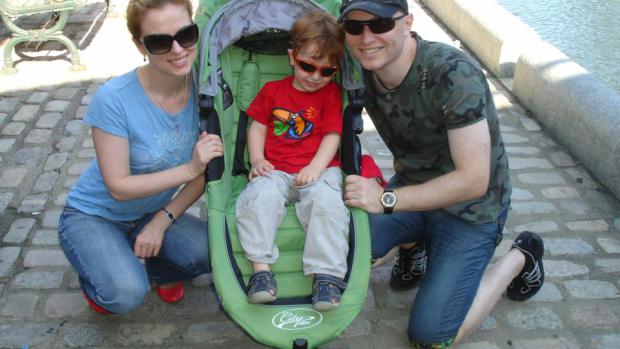 dmitriy-and-svetlana-kanarikov-with-son-kirill.jpg 
