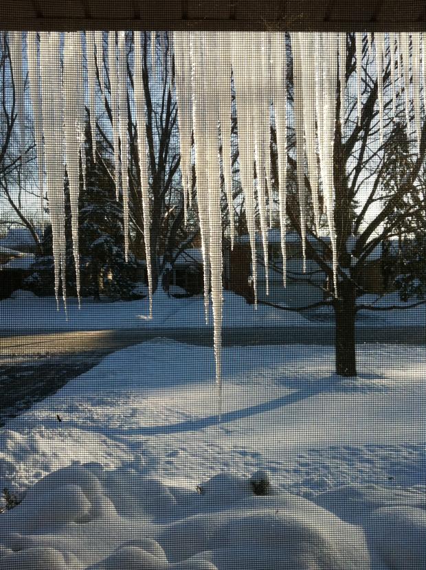 extreme-cold-raymond-minkus-deerfield-icicles.jpg 