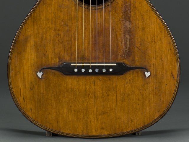 Guitars_detail_36_D-00121.jpg 