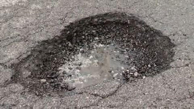 pothole.jpg 